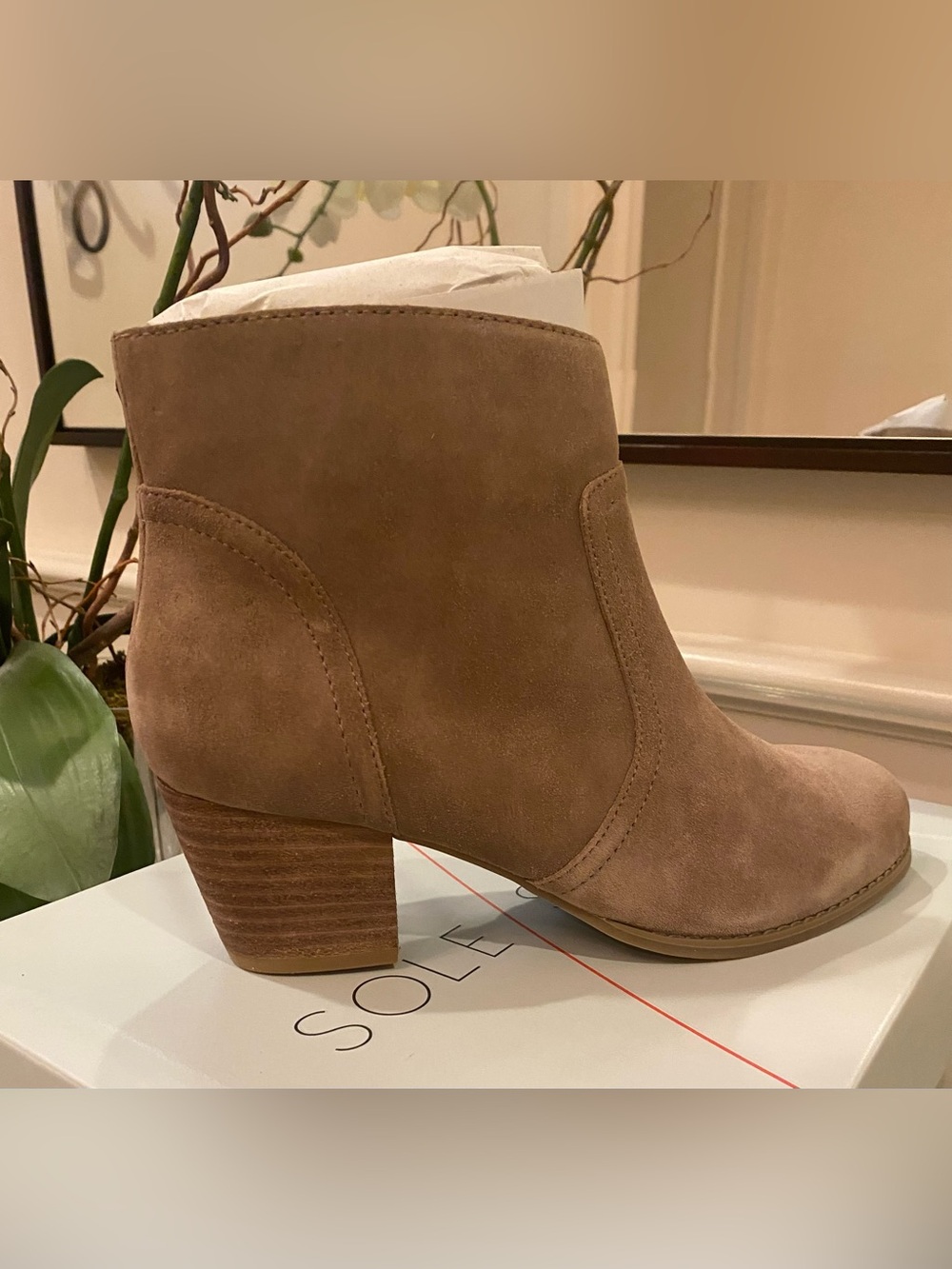 NWT *SOLE SOCIETY* Suede *ROMY* Ankle Booties … *TAUPE* … Size: 8.5 M